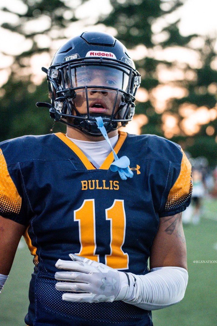 Great season not the way I wanted it to end but coaches here’s my film class of 2025 DE/OLB 6’3 230

hudl.com/v/2MWrMT