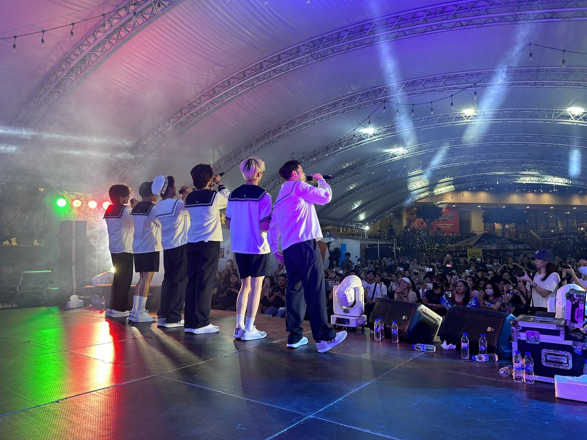 officialsbtown's tweet photo. 🎉 SBTown's 1st Funtastic Fan Day 🎉

SBTown would like to thank everyone who came to the very first SBTown Funtastic Fan Day yesterday! We thank you for spending your 11•11 with us and we hope you all had a great time, wonderful memories, and unforgettable experiences! https://t.co/oQG1tCluAI