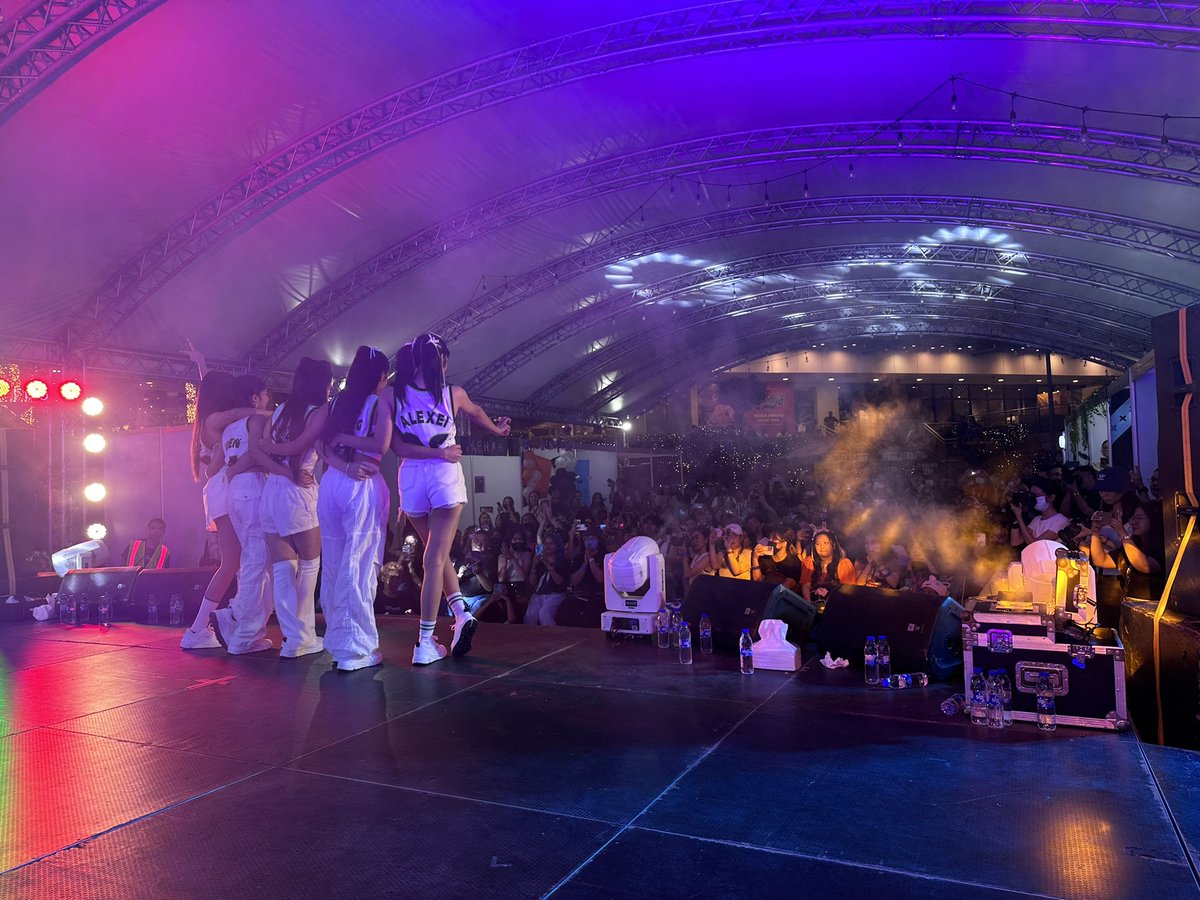 officialsbtown's tweet photo. 🎉 SBTown's 1st Funtastic Fan Day 🎉

SBTown would like to thank everyone who came to the very first SBTown Funtastic Fan Day yesterday! We thank you for spending your 11•11 with us and we hope you all had a great time, wonderful memories, and unforgettable experiences! https://t.co/oQG1tCluAI