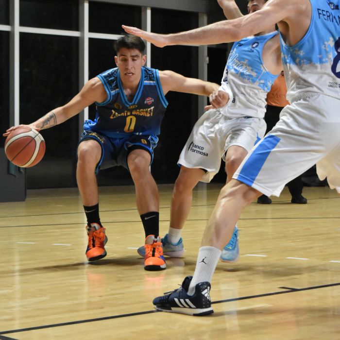 AuroraAlDia's tweet photo. #Basketball 

Escolta chileno @marceloperez025 destacó con 7 puntos y 2 rebotes en la derrota 79-67 de @zarate_basket ante @basquetplatense, en la jornada sabatina de la @LigaNacional de #Argentina 

https://t.co/6nO4ag7pta https://t.co/zWlCSTq0yX
