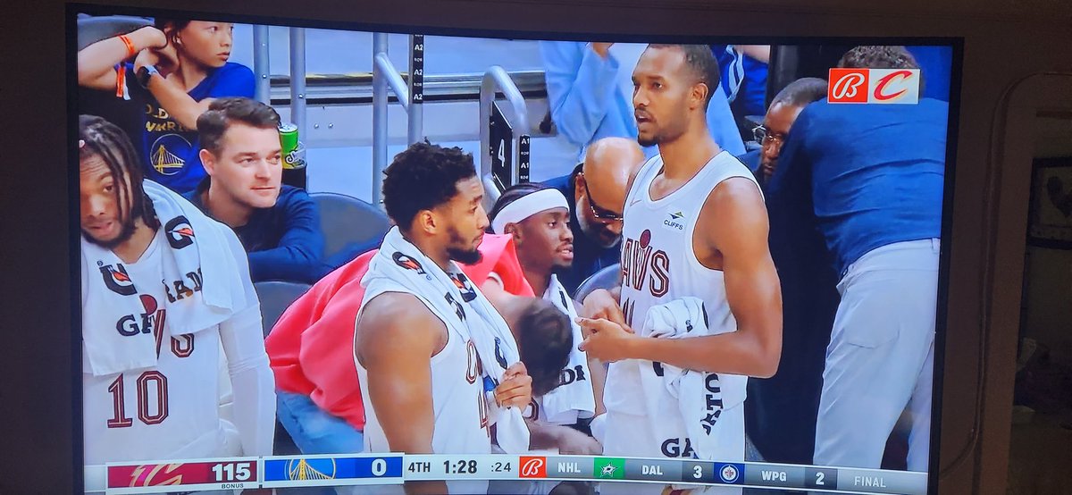 RockerKoala88's tweet photo. The @cavs are destroying the @dubnationinside 115-0 at #SanFrancisco after @Money23Green got ejected. Go Cavs! @SerenaWinters @MrCavalier34 Good times. #Cleveland https://t.co/WFr5PQLWaL