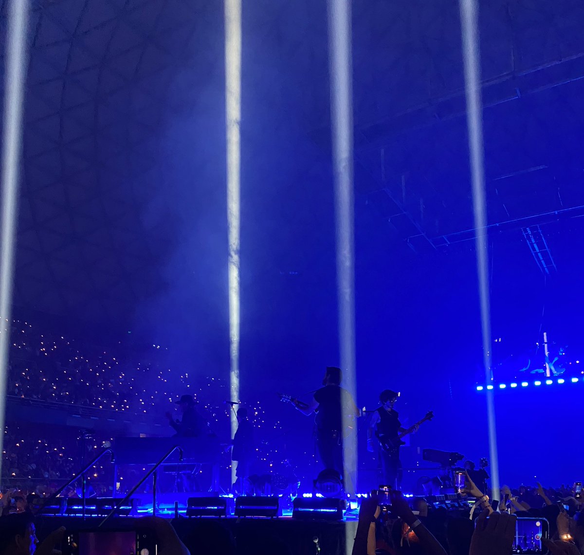ayun_yas's tweet photo. Decidí ir a un concierto sola y fue un concierto de @MoratBanda, diossss fue maravillosoooo, de los mejores momentos de mi vida!! https://t.co/AmuRgcw2RL