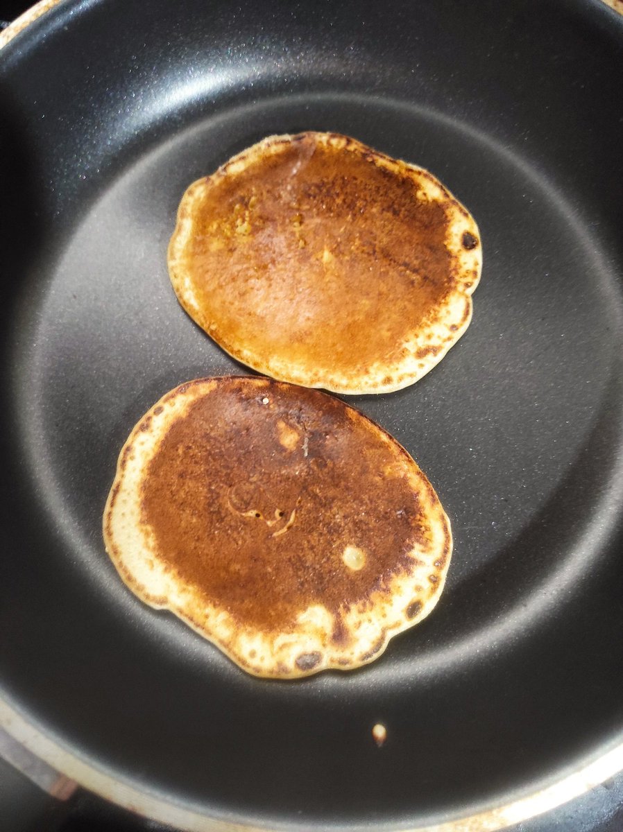 Ini brown pancake yaa.. 

Bukan gosong bukan 😭😌😌
Next masak apa niii?