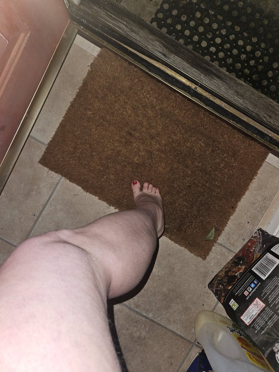 GoddessSlave86's tweet photo. #toeslovers #toes #feetfinder https://t.co/yE6A7Yq6v4