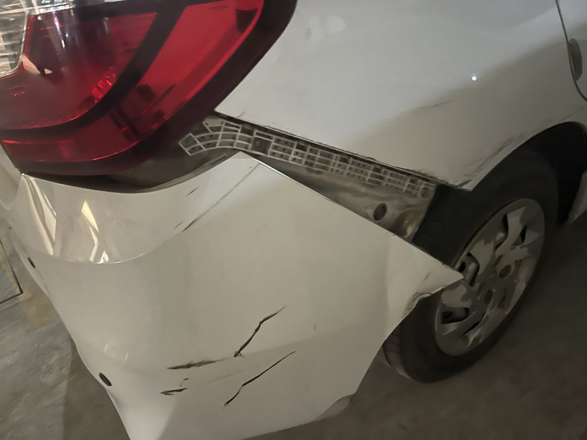 ashish098's tweet photo. @blrcitytraffic 

Yesterday one mini truck was coming from opposite side and hit the car bumper while everyone was struck in traffic and rather than showing apologies he was arrogant and telling that why your car is in midway. We are in service lane &amp; huge traffic on Attibele https://t.co/kAvyxLkWx2