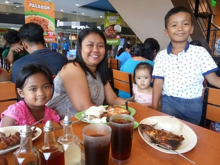 DivineCabral's tweet photo. #MangInasalAt20
#ILoveMangInasal💚💛
Mapabata at mapaadult, WE LOVE 
@MangInasalPH our ULTIME FAV! https://t.co/5J50tlAd3E