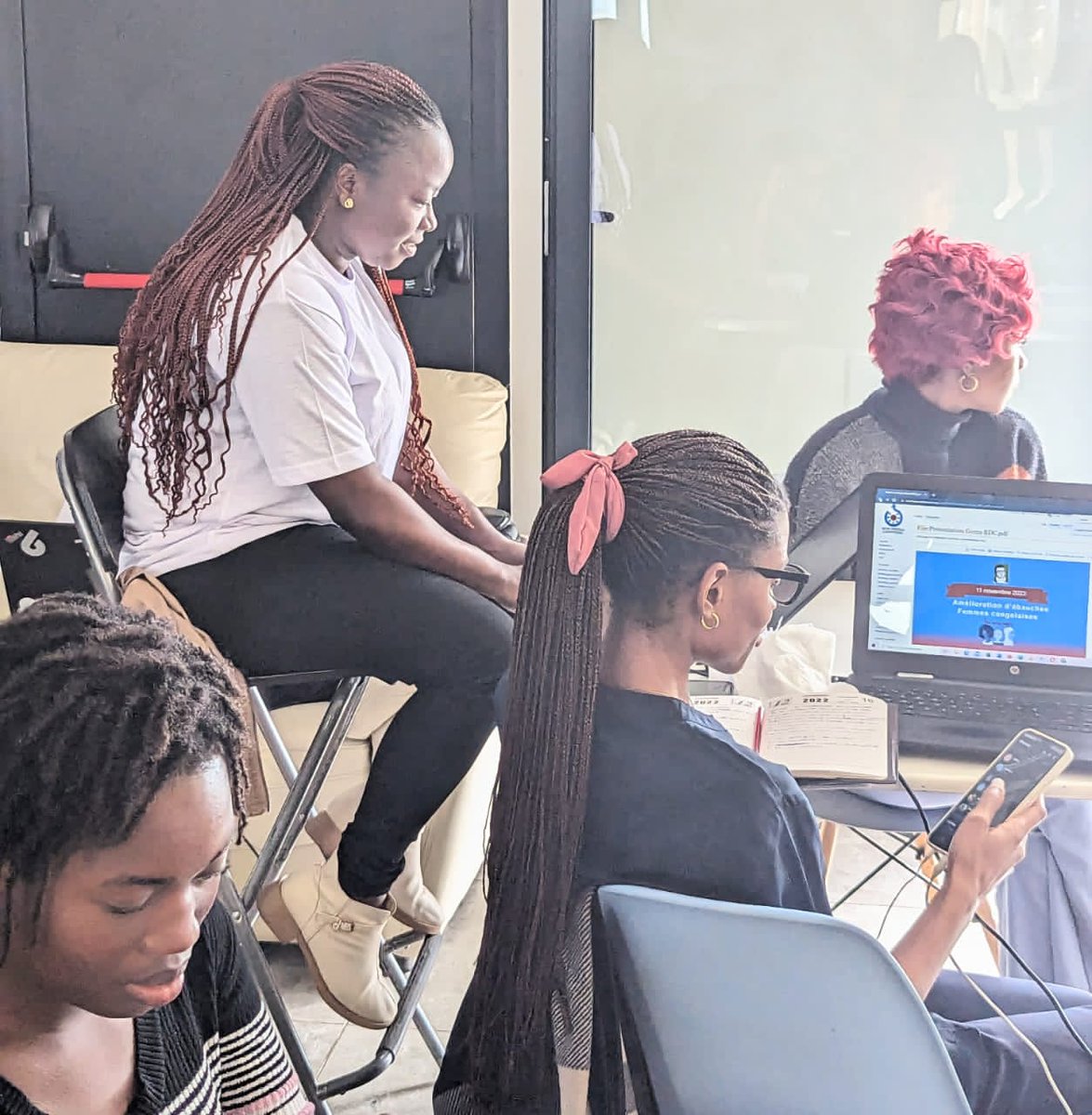 stephaniem52939's tweet photo. C'était un plaisir et un honneur d'avoir participé à l'atelier pour les sans pages ce 11/11/2023 chez Go innovation.
C'est dans le but de réduire le gender gap sur @Wikipedia

@WRdcongo @lessanspagEs @abelmbula https://t.co/GV6E6VzIe5