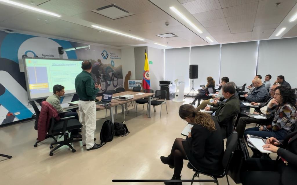 ¡Avanzamos en vehículos más seguros para proteger la vida!

Desde <a href="/ansvcol/">Agencia Nacional de Seguridad Vial</a>, socializamos la metodología para realizar un análisis que permita que haya un avance significativo en seguridad para vehículos de servicio público de 9 o más pasajeros.

🤳ansv.gov.co/es/prensa-comu…