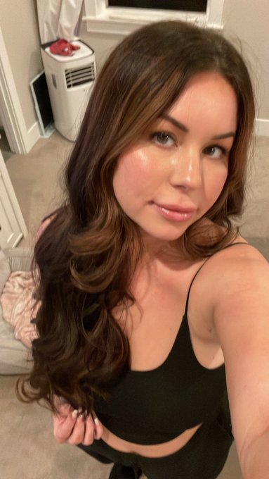 My skin is aglow 👩🏼&zwj;🎤 https://t.co/xP6AlgrmmC