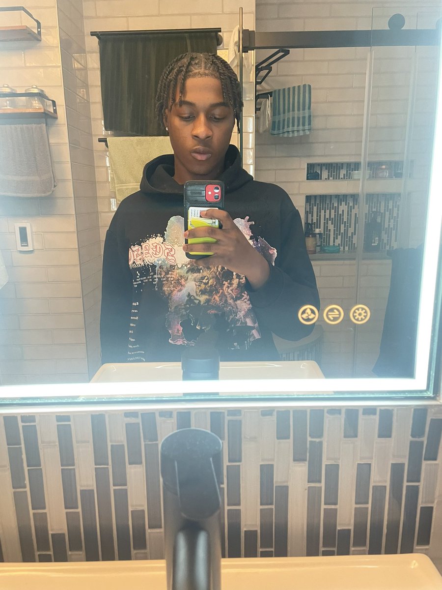 FREEWIKK's tweet photo. COUSINS I LOCKED UP YA JACKIN IT??😋 https://t.co/LL1sg8BlpE