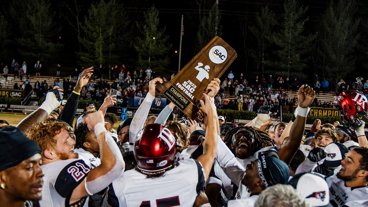 🏈🐻 𝗖𝗛𝗔𝗠𝗣𝗜𝗢𝗡𝗦

Lenoir-Rhyne Dominates Tusculum to Win SAC Championship 48-7 

📰: thesac.com/x/onmqb

#MakeSACYours #SACFB