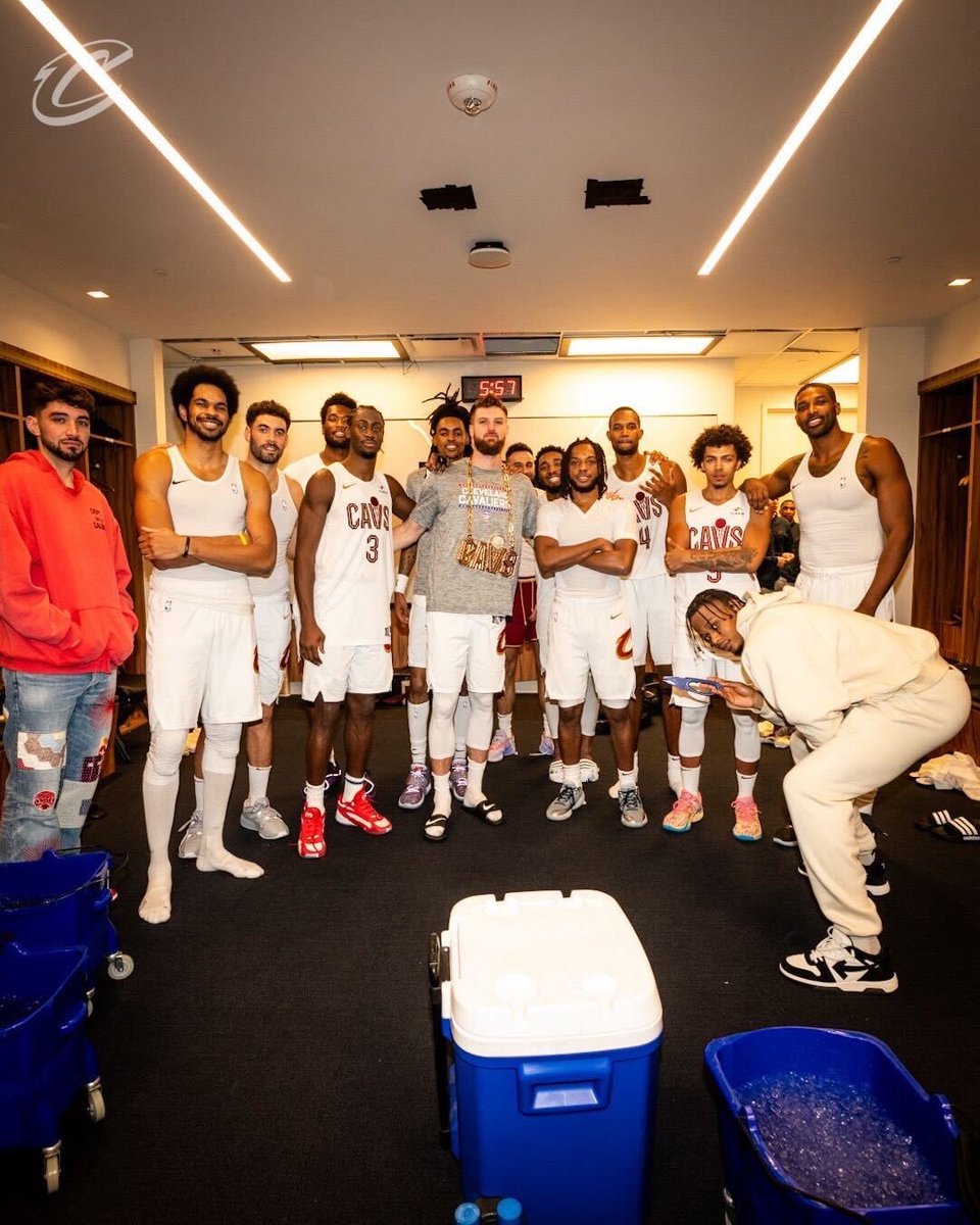 cavs's tweet photo. Dean got that DAWG in him.
@deanwade3232 | #LetEmKnow https://t.co/kpw4oCBnvi
