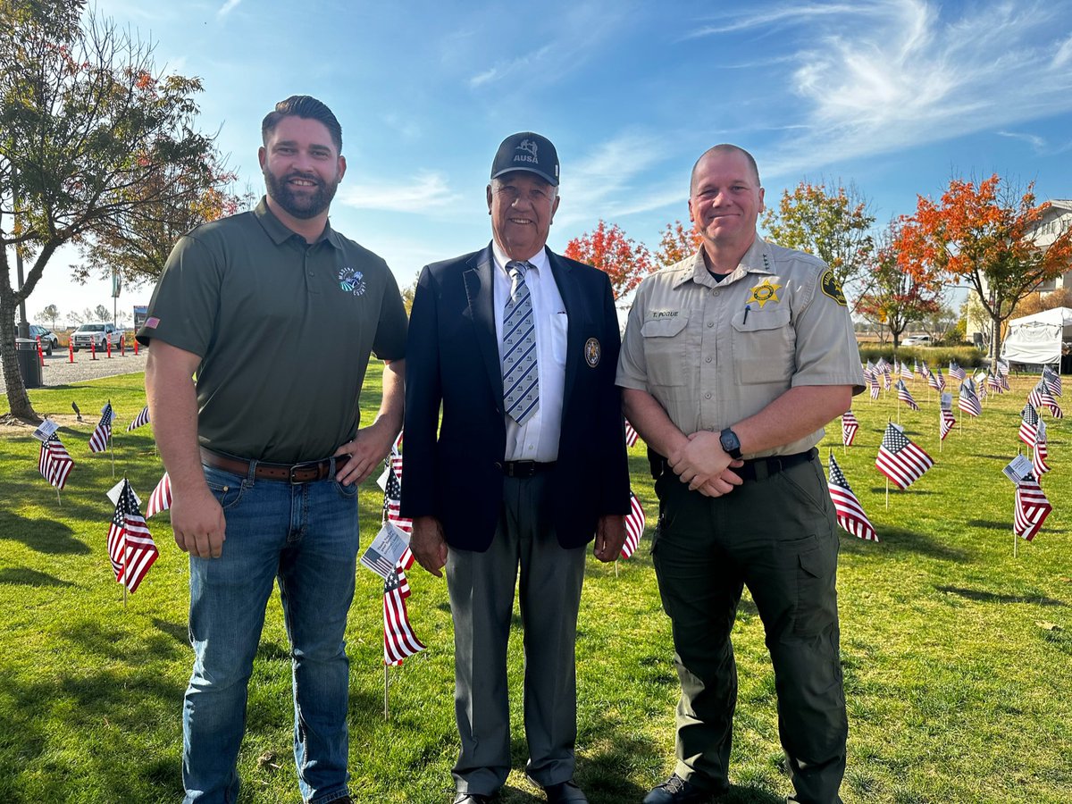SheriffPogue's tweet photo. Great to be part of Tesoro Viejo’s pancake breakfast honoring our U.S. Military today! Superb community turnout, inspiring flag display, and meaningful conversations. These moments make Madera County truly special. 🥞🇺🇸 #MilitaryAppreciation #CommunitySpirit #MaderaProud https://t.co/fLLLgjCmLA