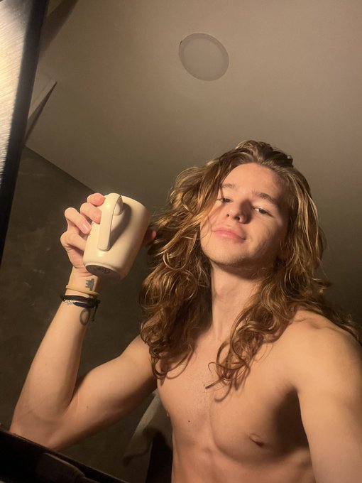 Want to Watch a movie with me? https://t.co/vDzgNSnpRt