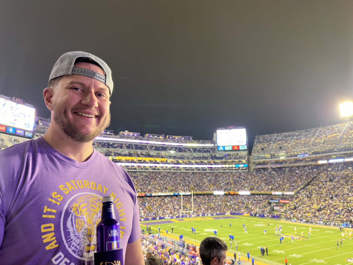 fear_avanti's tweet image. #GeauxTigers #sttdb kicked ass in my first experience here can&apos;t wait to
Come back