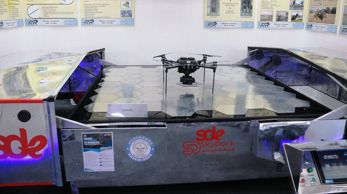 BhartiyaDefence's tweet image. SkyDock Sumitra from #DRDO for quick response drone deployment with multi UAV cooperative interaction. Don&apos;t know whats happening in this project ....🌐 #DroneTech #InnovationInProgress