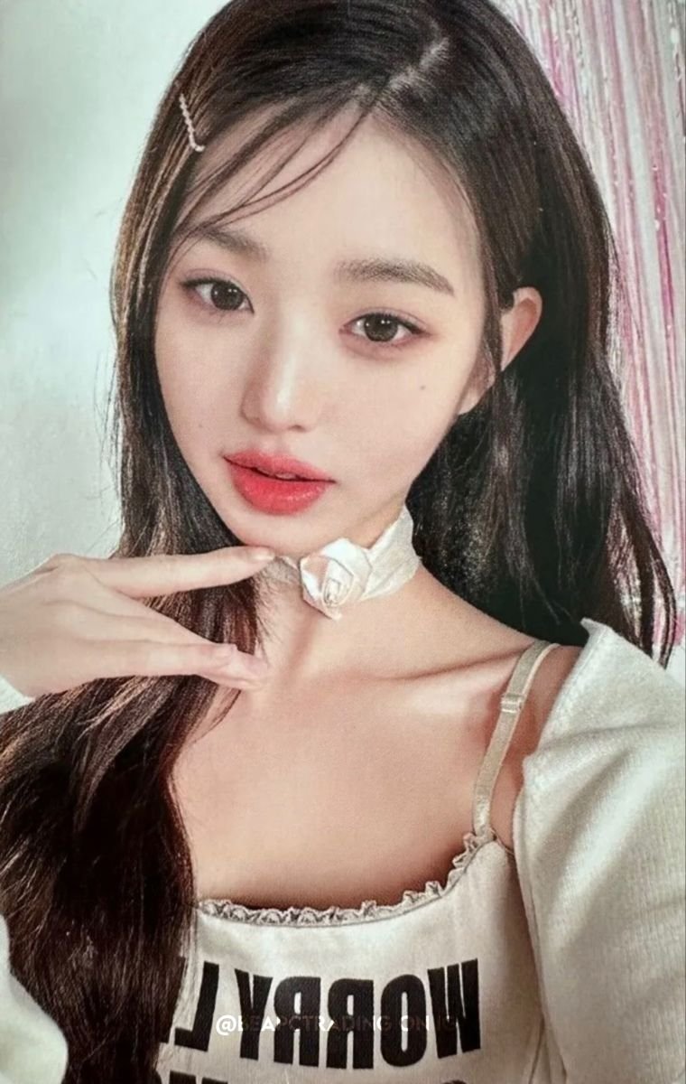 wts lfb ph 11.11 sale 
64O 🥹  
prio payo!  
can ship agad!! 
fls need ko lang aquaflask 😔

t.  wony wonyoung amuse pc ive sparks