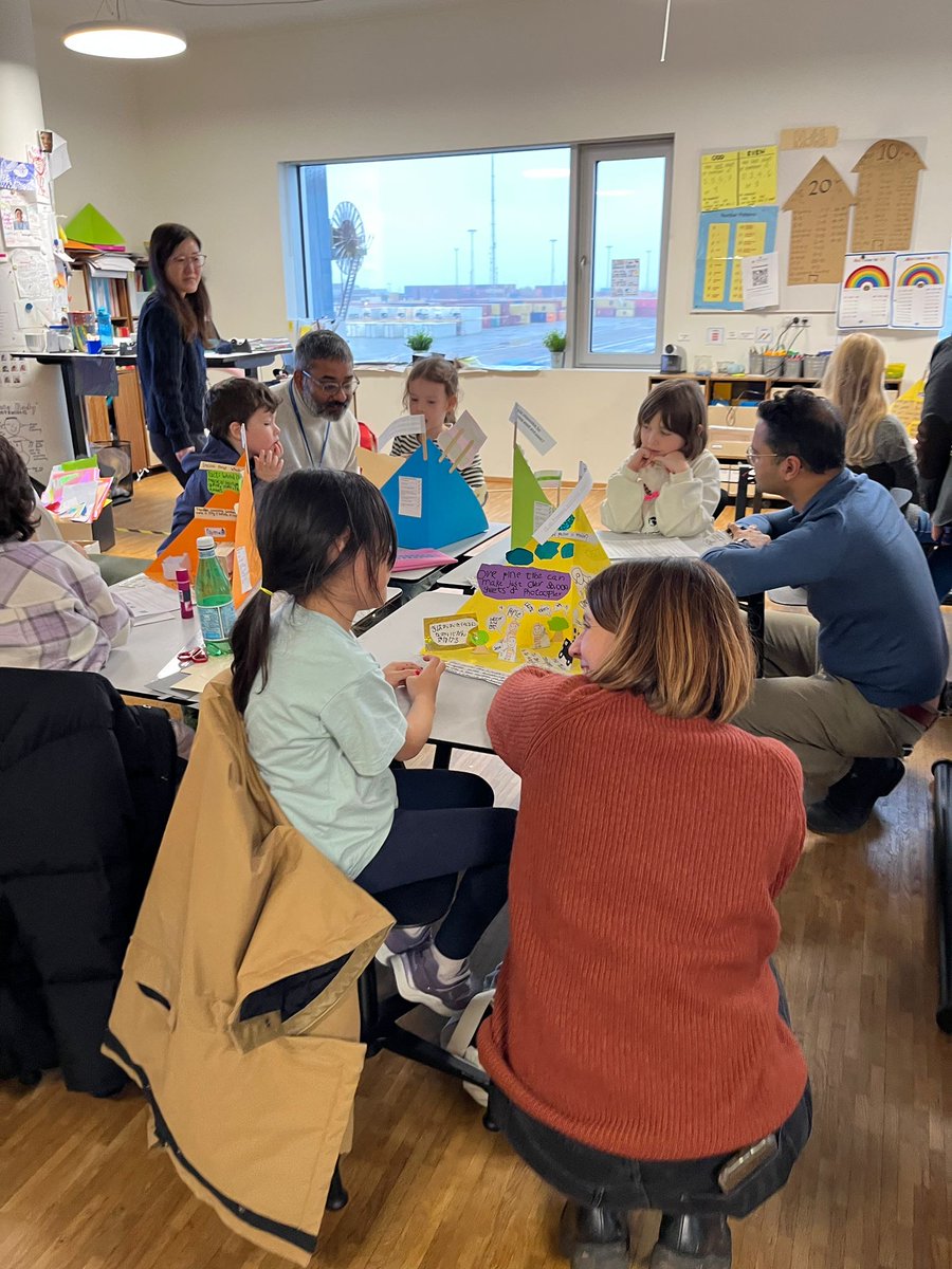 CISDK's tweet photo. Enthusiastic chatter filled the room as Grade 2 students at CIS showcased their intricate trioramas on non-renewable resources during the open house last week. 

#sustainability #parentinvolment #pypschool #openhouse https://t.co/wZxDxzmCcf