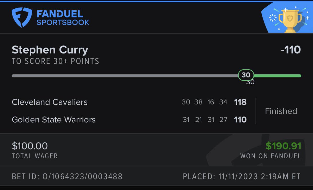 dmanrosa's tweet photo. AND NEW!!! Alex Pereira finishes our night off with a bang! Steph dropping 30 was just the icing on the cake! Let’s go!! #UFC295 #nba https://t.co/GwLjfuGYw6