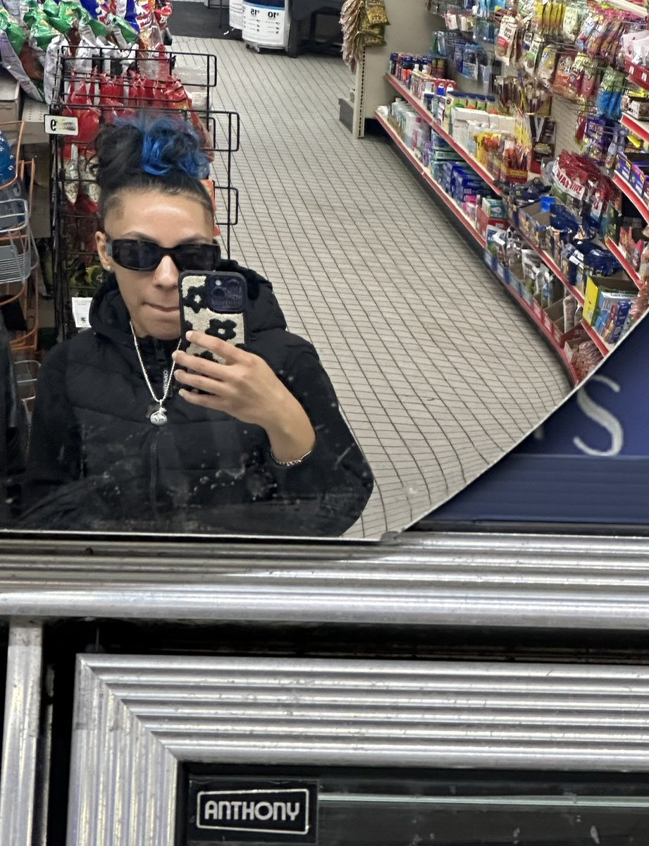 donbabymya's tweet image. I’m outside but it’s just me n Batman luv 🦇 #flyguy