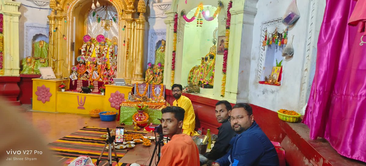 prashantsachan's tweet photo. Happy Diwali everyone 🪔

Through @SriMandir_App, we are devoted to serve the devotional needs of our people. This #Diwali, our team of 4 along with ~100 partners will make Chadhawa offerings in Ayodhya on behalf of 17k people. These requests came from 204 districts in India and 14 international cities, youngest user being 12, eldest being 86.

Elderly people are offering it for their kids/grandkids, mid aged users are making offerings for their parents/kids. What a beautiful nation we are! 🙏🏽

We are here to serve. Here is the picture of my team mates in Ayodhya preparing for the long day ahead!

Jai Shri Ram 🙏🏽
