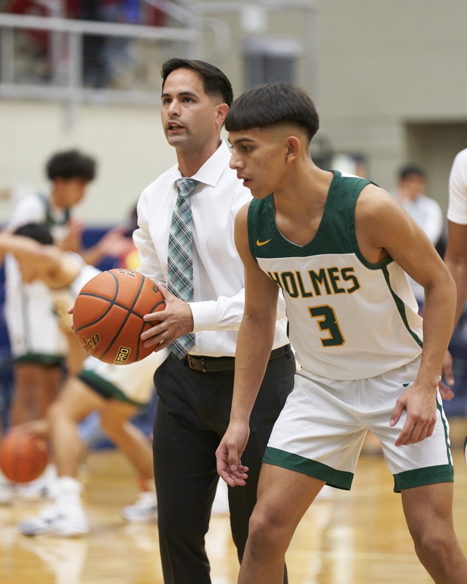 Good seeing <a href="/CoachVargas1/">Coach Vargas</a> and the <a href="/HolmesHuskyBB/">Holmes Basketball</a> guys on Friday. 🏀 #TBScouts