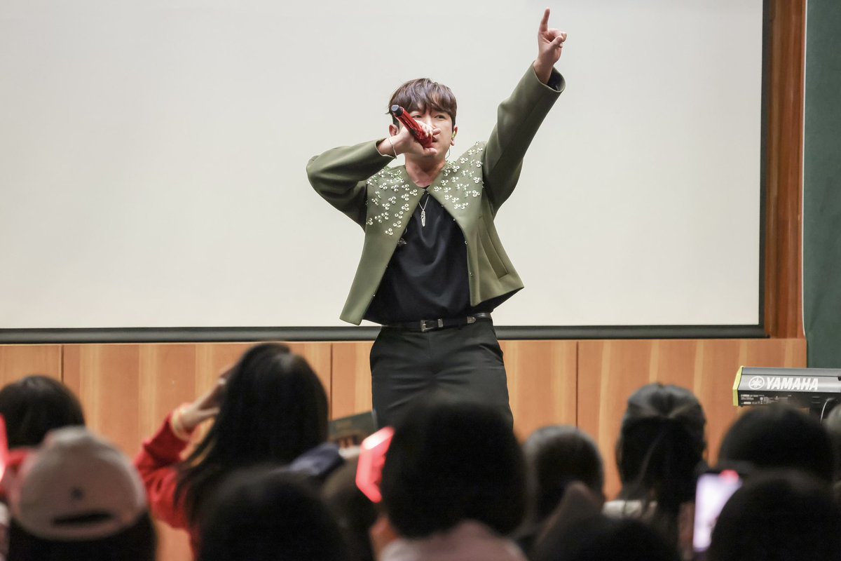official_minwoo's tweet photo. [🧡]

2023 이민우 1st FANCAMP “M SCHOOL”

함께해서 더욱 짧게 느껴진
2박 3일의 시간이 끝이 났습니다. 🙂

팬 여러분들께 소중한 추억의 시간이 되셨길 바라며
함께해주셔서 감사드립니다. 🙇🏻🧡

조심히 들어가세요! 🤗

#이민우 #LEEMINWOO #M
#1st_FANCAMP #M_SCHOOL https://t.co/NuwRjByXg9