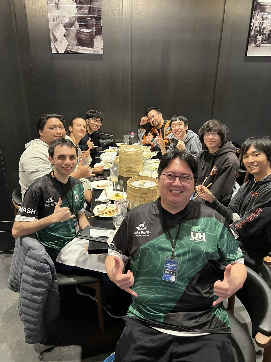 Amazing Dim Sum dinner at <a href="/Dintaifungindo/">Din Tai Fung</a> Totally worth the wait!  <a href="/PortPriority/">#NinthPort</a> <a href="/ImJustSleepy_/">UHE | SLEEPY</a> <a href="/Small1eft/">Smallleft</a>
