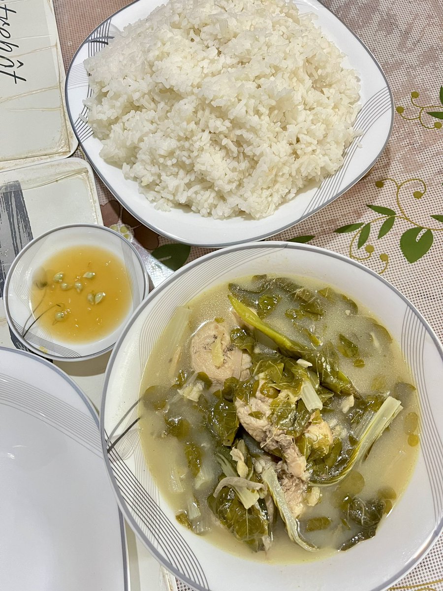 MacohGalvan's tweet photo. Tried to cook one of my favorite 😍
“Sinampalukang Manok” 🤤
.
.
.
(Walang usbong/dahon ng sampalok mabili sa palengke kaya ayan dahon ng malunggay nalang at nilagyan ko na din ng pechay 😅💚)

#sinampalukan #SinampalukangManok #MasarapNaSabaw #food #ulam #pinoyfood #macobae #fyp https://t.co/GIImSQpnGT