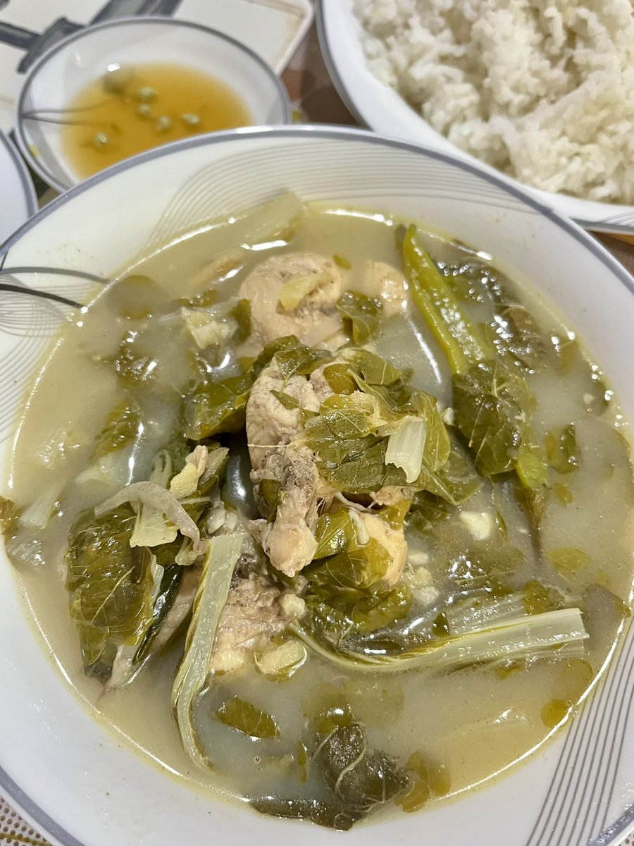 MacohGalvan's tweet photo. Tried to cook one of my favorite 😍
“Sinampalukang Manok” 🤤
.
.
.
(Walang usbong/dahon ng sampalok mabili sa palengke kaya ayan dahon ng malunggay nalang at nilagyan ko na din ng pechay 😅💚)

#sinampalukan #SinampalukangManok #MasarapNaSabaw #food #ulam #pinoyfood #macobae #fyp https://t.co/GIImSQpnGT