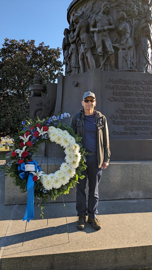 Great job @NJflaggers. This is me yesterday with the wreath they sent to the Confederate Memorial for Veterans Day.

#DefendArlington #VeteransDay2023