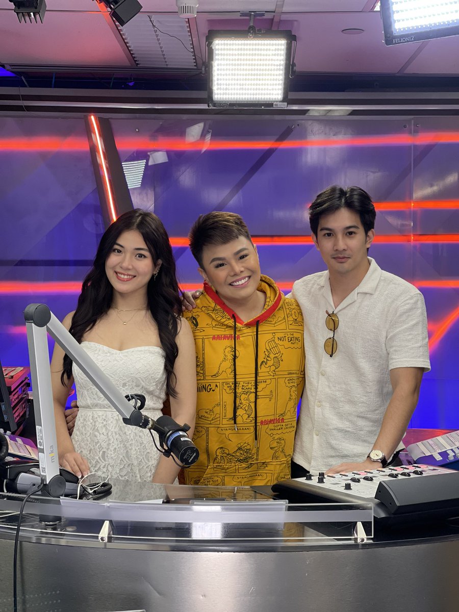 mor1019jhaiho's tweet photo. After program may surprise ako for @zachrguerrero and @sehamburger from #BaaBaaThaiTea 

ZacHam Bongga Ka Jhai https://t.co/pfsi5X7U8G