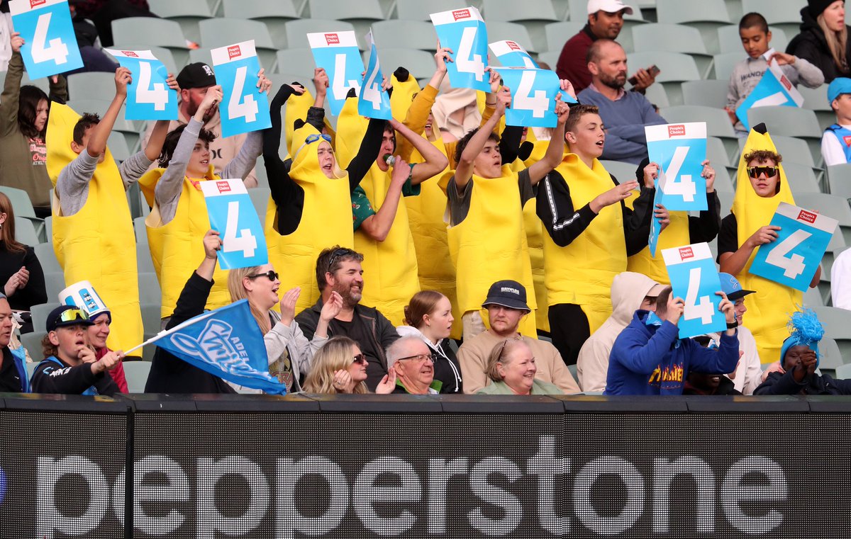 StrikersBBL's tweet photo. Want to get together with a group of friends before Christmas? 🎄 The Big Bash at Adelaide Oval is the perfect night out and if you buy as a group, you'll save in #BBL13! 

More info: https://t.co/Eh0swZQqE0

#OurCityOurTeam https://t.co/utb5KMSDOw