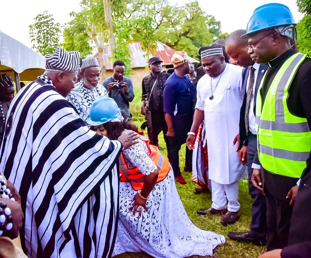 BettaVirtual's tweet photo. "President Bola Tinubu, Benue won't forget you, especially the 8 affected LGAs. Our people yearn to return to their ancestral homes. The rebuilding has begun, secure us, and we'll farm. As the Nation's food basket, we'll support your food security agenda. - HRM Tor of Makurdi Tiv https://t.co/cp30Oj5MnL