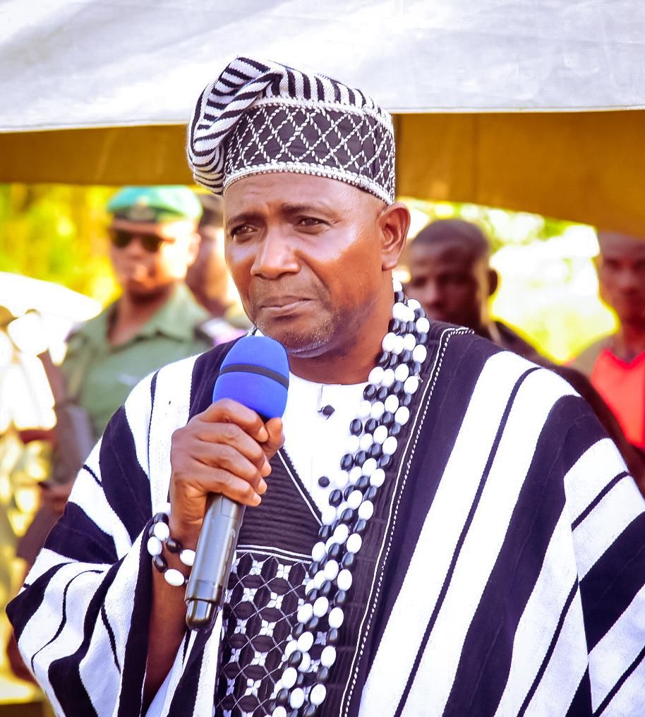 BettaVirtual's tweet photo. "President Bola Tinubu, Benue won't forget you, especially the 8 affected LGAs. Our people yearn to return to their ancestral homes. The rebuilding has begun, secure us, and we'll farm. As the Nation's food basket, we'll support your food security agenda. - HRM Tor of Makurdi Tiv https://t.co/cp30Oj5MnL