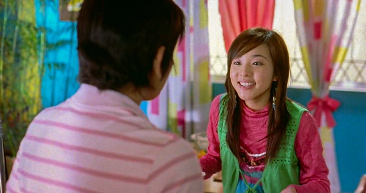 denielemein's tweet photo. y2k fashion time capsule in ph cinema

⊹₊ ⋆ sandara park’s costumes in d’ lucky ones (2006), a thread: https://t.co/pZHidk7p7b