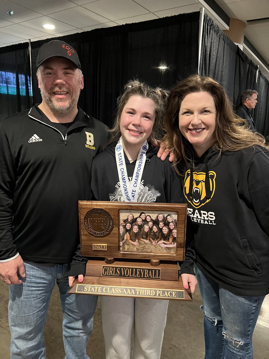 jenajohnson94's tweet image. Beyond proud of this kid and her teammates today! Such grit and determination! Way to go, Bears! 💛🖤@AddisonJ25 #reversesweep #leavenodoubt