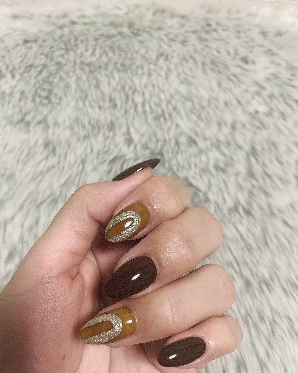 🌰　new nail 🍂 指先が秋らしくなりました✨ もうあっという間に冬が来ちゃうので今年最初で最後の秋ネイル🥹 いつも素敵な指先にして下さるネイルのお姉さんには感謝です🫂♡ #autumn #nailart