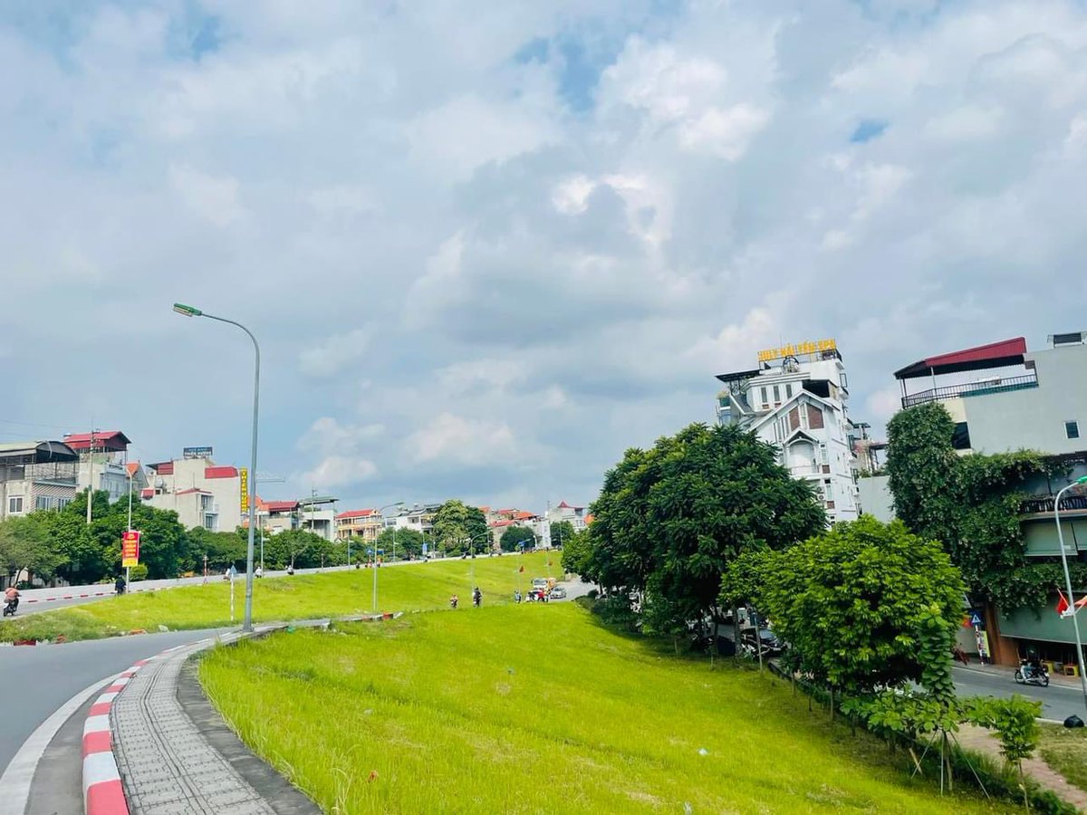 longleovt88's tweet photo. Một ngày chờ lạnh
" Nơi mùa thu thì thầm lời hẹn mùa đông”
#LongBien #Hanoi #AutumnWhispers #WaitingForWinter" https://t.co/PCaCNcasmA