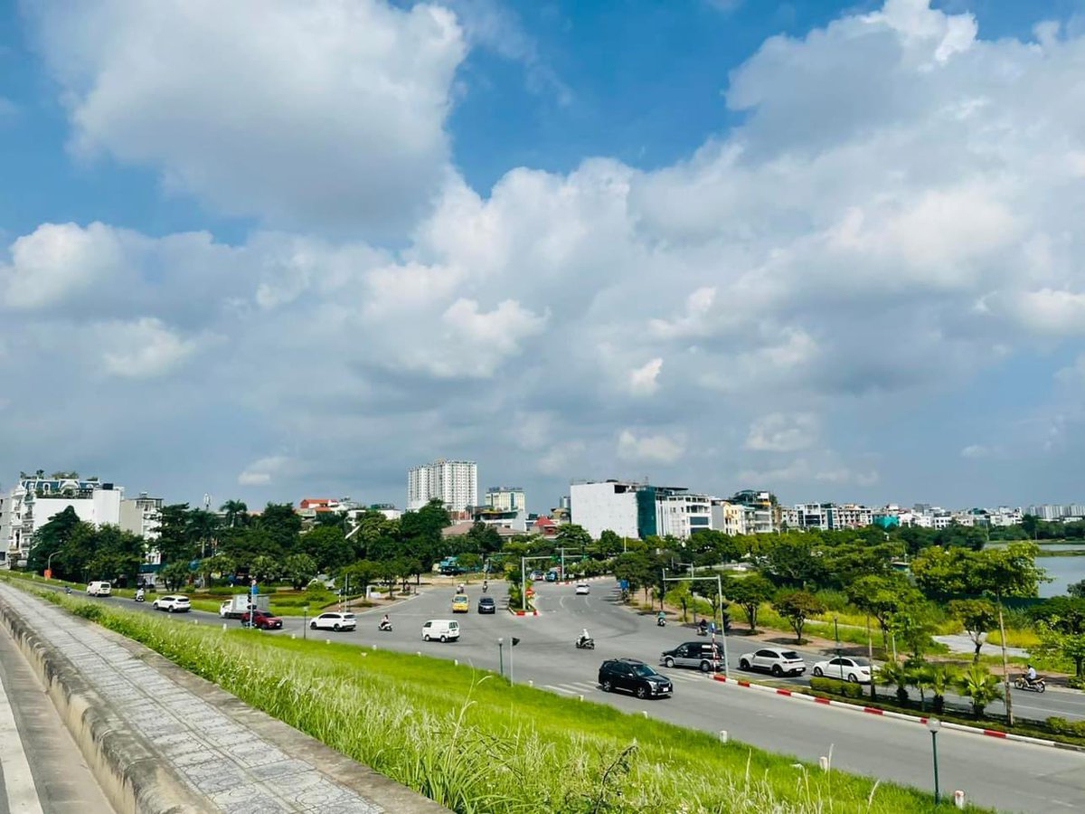 longleovt88's tweet photo. Một ngày chờ lạnh
" Nơi mùa thu thì thầm lời hẹn mùa đông”
#LongBien #Hanoi #AutumnWhispers #WaitingForWinter" https://t.co/PCaCNcasmA