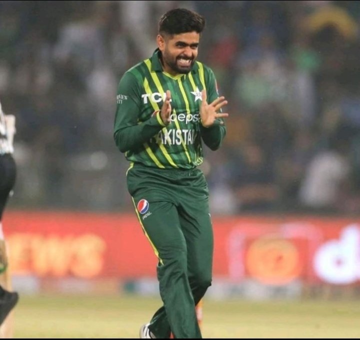 BobbyBadshahFan's tweet image. Posting this pic till @babarazam258 replies 😁 #Day158 #BabarAzam𓃵