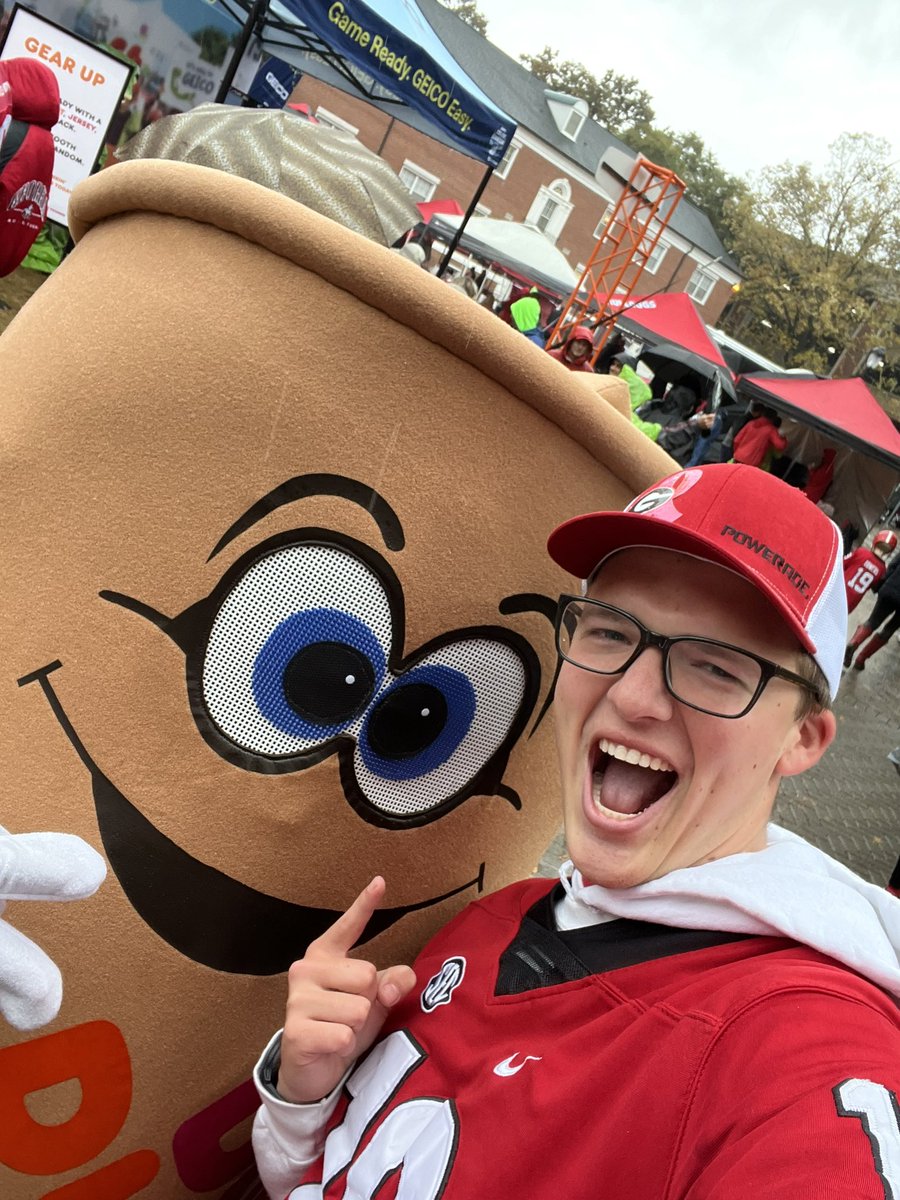 TurnerTempleton's tweet photo. @UGASPIKESQUAD Whatchu know about dunkin https://t.co/foOo7DpTSY