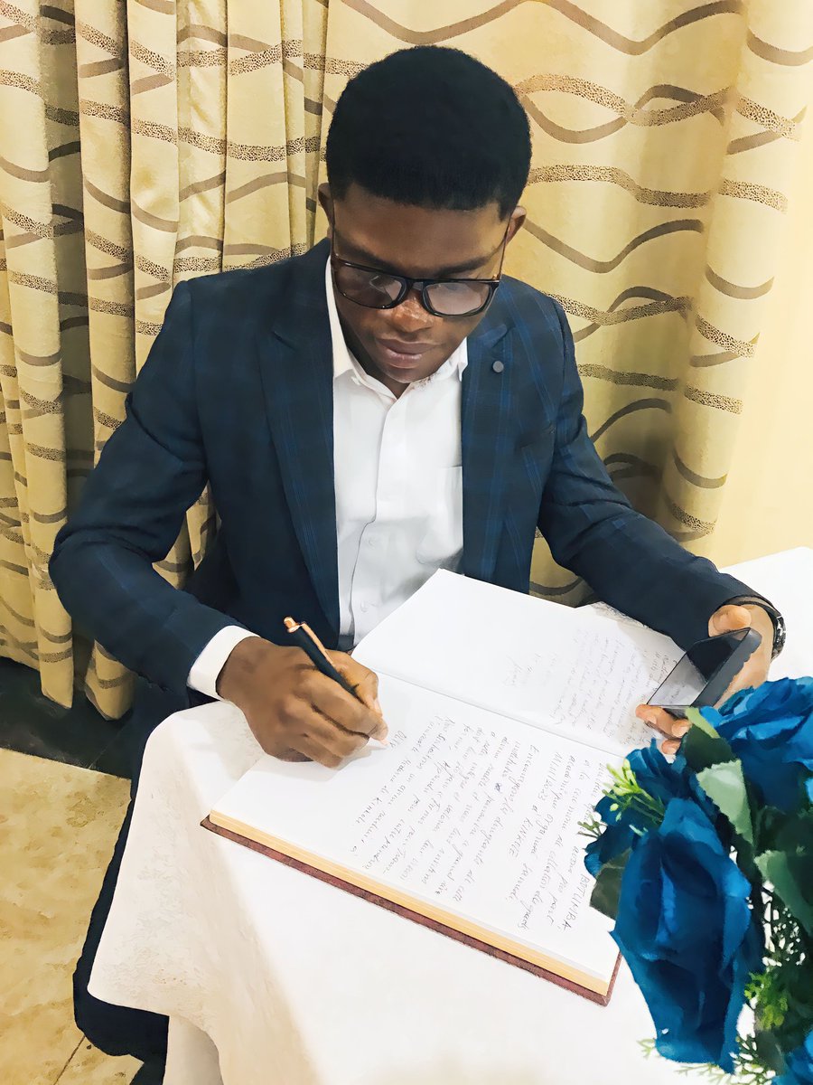 Olivier_Botumba's tweet photo. Ça été un honneur pour moi de représenter l'entreprise ZOOM TECH à la cérémonie de collation des grades académiques organisée par l'@UmkUniversite ce samedi 11 nov. 2023.
Nous encourageons et soutenons la vision, la détermination et cette volonté pédagogique. https://t.co/sZeAx8WUAh