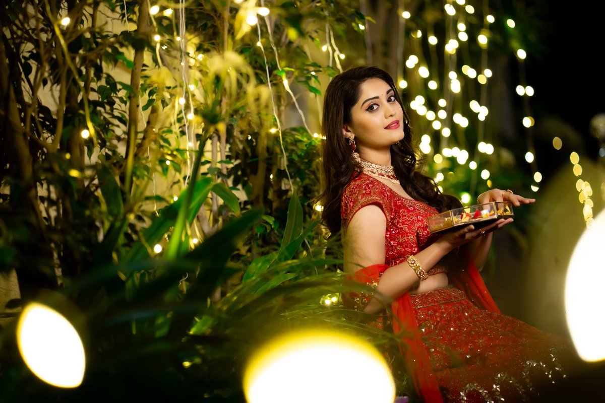 Shine your smile to sparkling colour soul's of influences, Actress #Surabhi stunning in traditional #HappyDiwali #HappyDiwali2023 @Surbhiactress