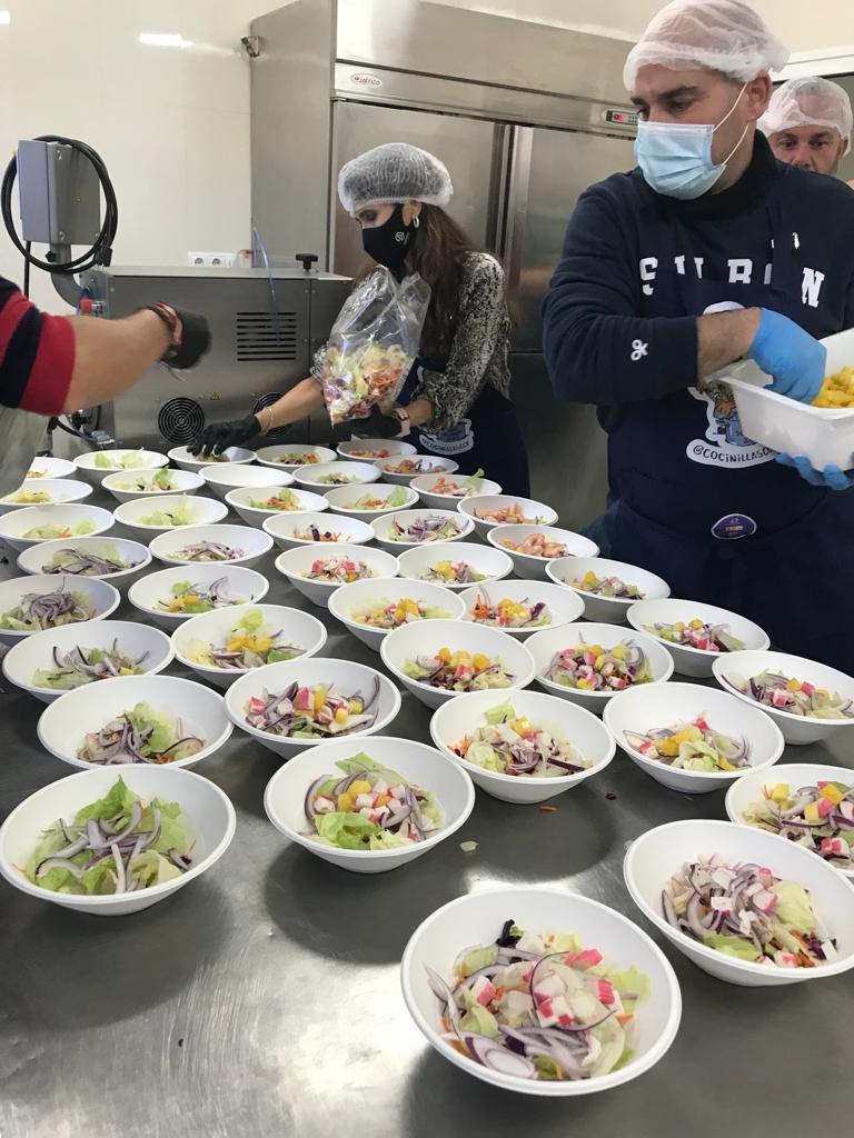 cocinillasccf's tweet photo. Aunque ya llevamos meses con los preparativos, nos complace informaros que hoy le damos el pistoletazo de salida oficial al #CalendarioSolidario y al #MenúSolidario. Os iremos informando. Contamos con vuestro apoyo. Mil gracias en nuestro nombre y en el del @balimentos. https://t.co/bqIR2LtbXb