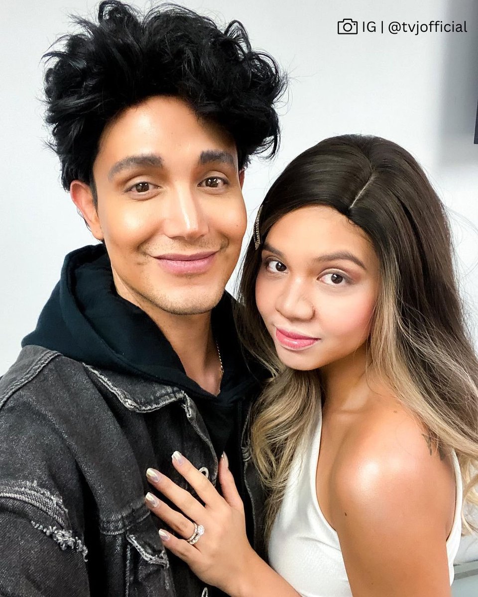 TV5manila's tweet photo. We just can’t get enough sa pagbisita ng ‘Lovers in Hollywood’ na sina Brad at Ellen! Show some love, mga Kapatid! 😍❤️

📺 #EATTV5
📆 Monday to Friday, 12NN | Saturday, 11:30AM
#LunchtimeSayaTV5
#TVJonTV5
📸: IG | @tvjofficial https://t.co/c3chjXfrCy