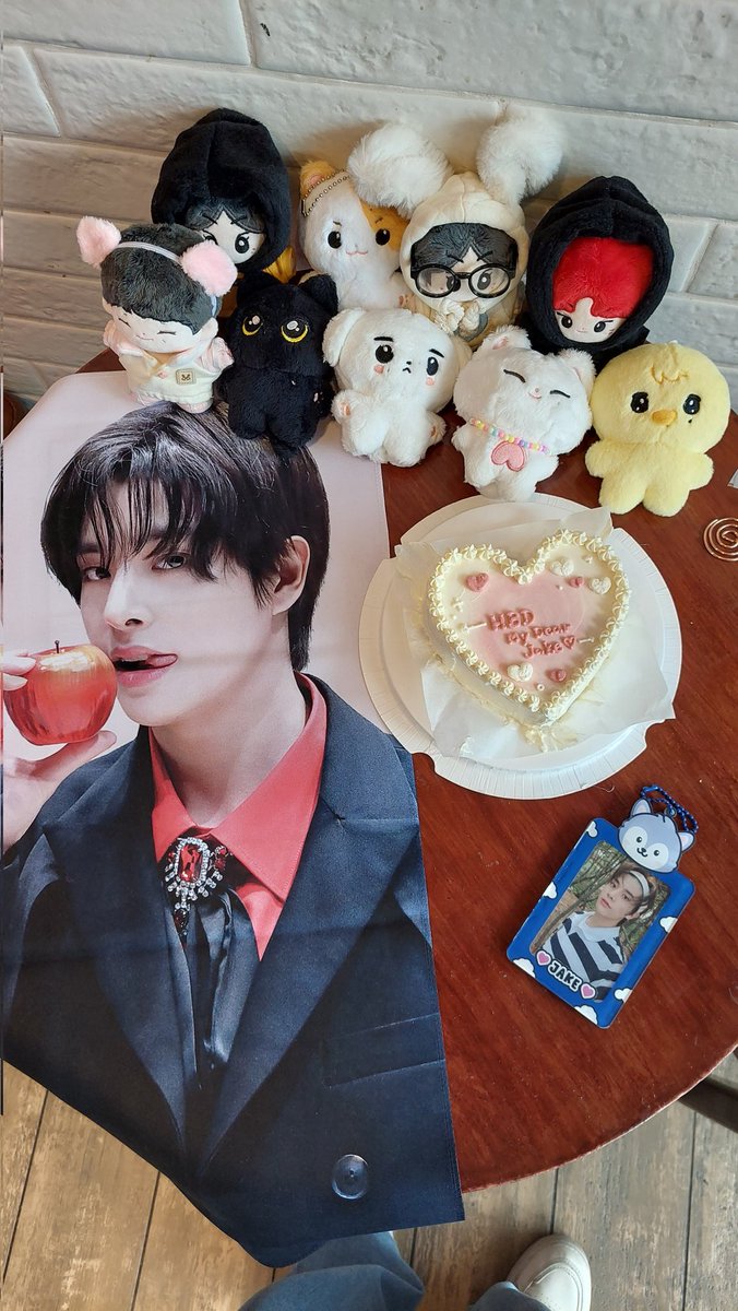 bubblyjwn's tweet photo. celebrated ikeu day in advance with @ikeucarteu ♡ it's so nice meeting you! Also, tysm for this event @allforenhaph 🩷🤍
📍Seattle's Best, MOA
#ForMyDearJake #HAPPY_JAKE_DAY
#JAKE #ENHYPEN https://t.co/kidzN6FeaQ