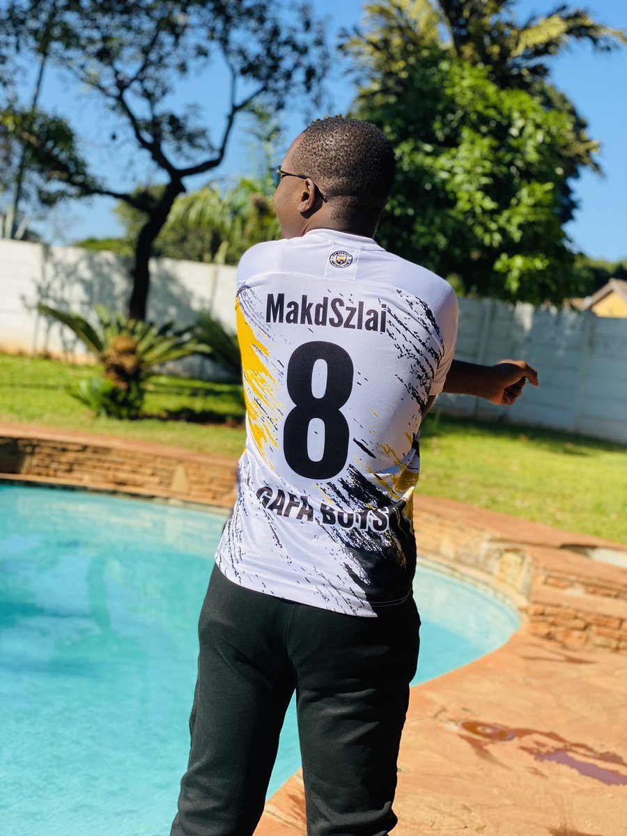 _MakdShelby's tweet image. Dai Prezha raizvimbira ndiri ini Ricky Ross vachinditi Biggy Boss but mmm mmmm 
Ndini Vigilance havatikwanise isusu😅🎤