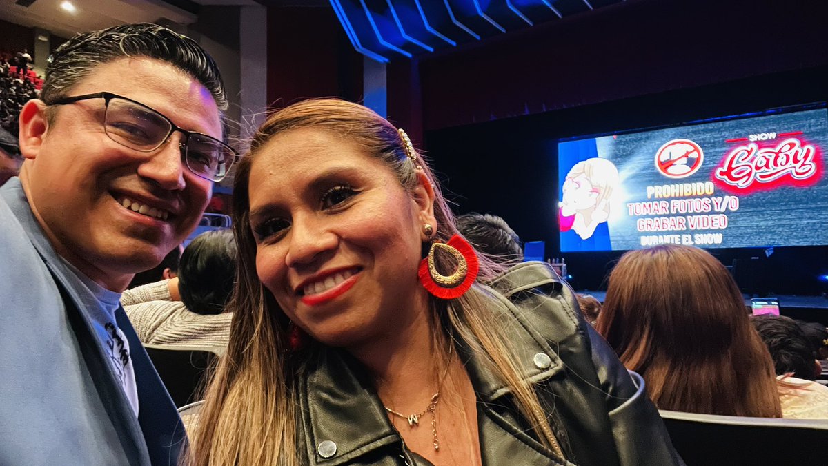 rogelio_00's tweet photo. Saliendo del show de @franco_esca esta más pinche  guapo en persona 😂
#showgaby https://t.co/A5Eq7Uw49n