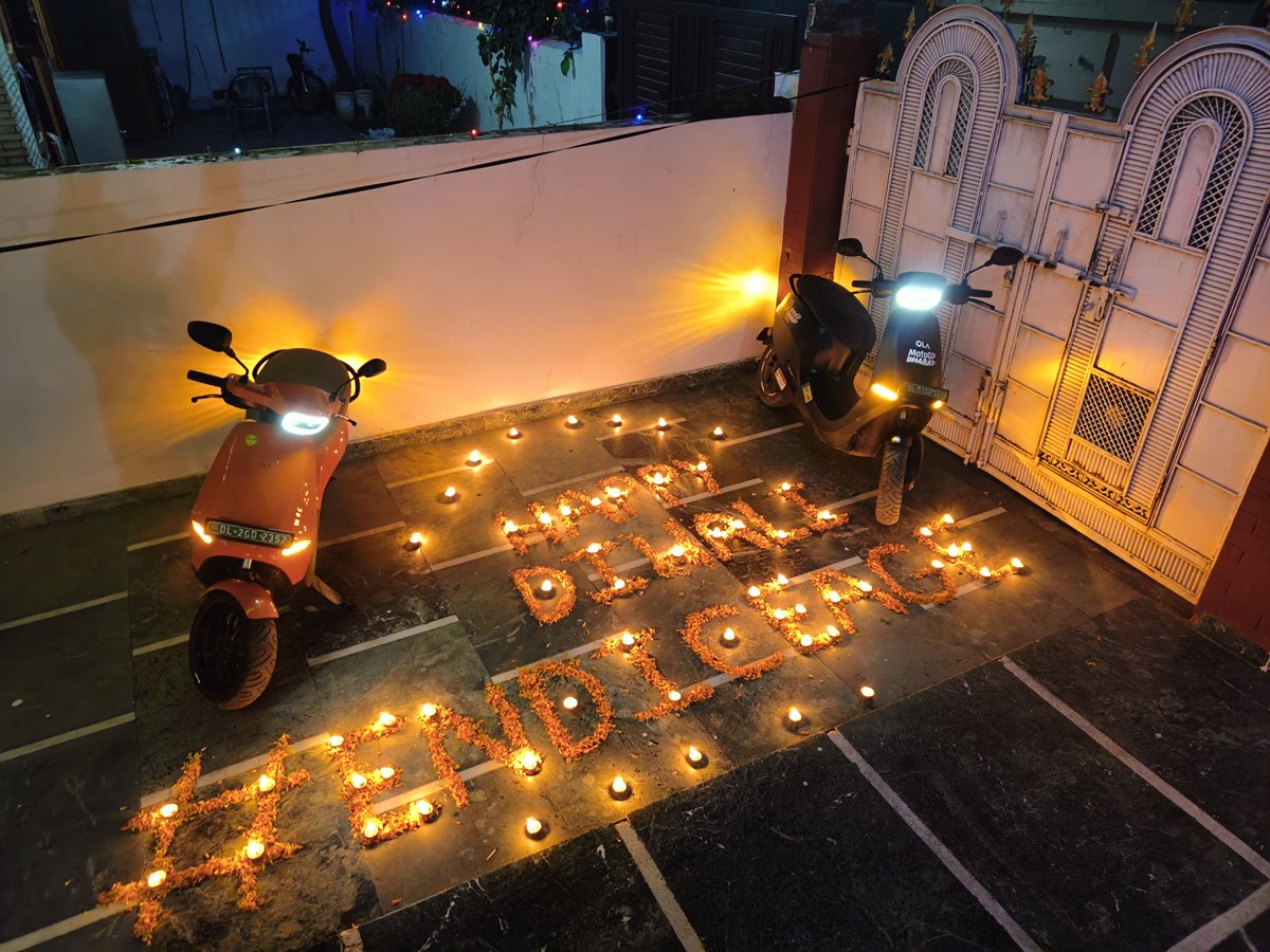 rajanvats0421's tweet image. Diwali vibes with an electric twist! ⚡ Illuminate not just your homes🏘️ but also our planet 🌍by choosing electric vehicles. It&apos;s time to light up the streets with eco-friendly wheels. 🍃 HAPPY DIWALI
@bhash 
@OlaElectric 
@ODOC_official 
#EVWaliDiwali #EVChampion #EVRevolution